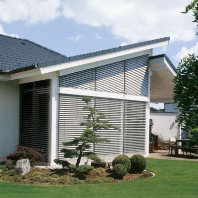 Außenjalousien nach Maß Maßgefertige Raffstore für schräge Fenster